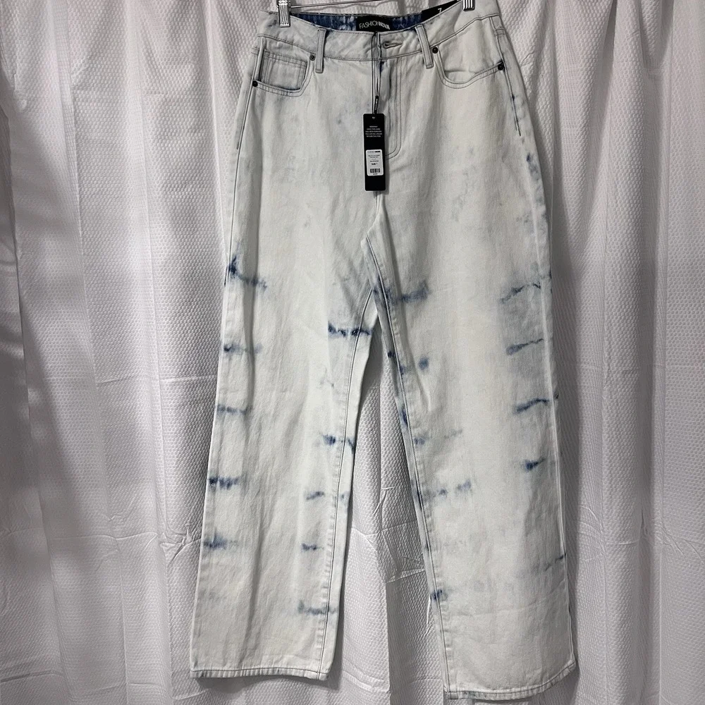 NWT Fashion Nova Women's 7 Bleach Wash Cowgirl Jeans Festival Wide‎ Barrel Leg